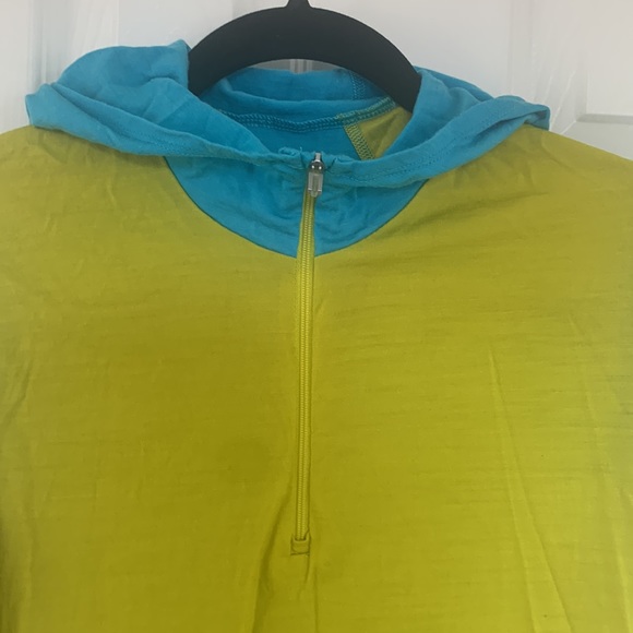 ICEBREAKER Merino Wool, Top with hoodie, Size M - Picture 3 of 8